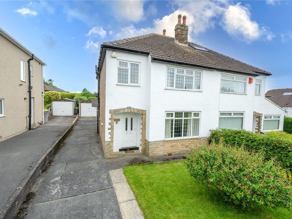 3 bed semidetached house for sale in West Lea Garth, Leeds LS17, £