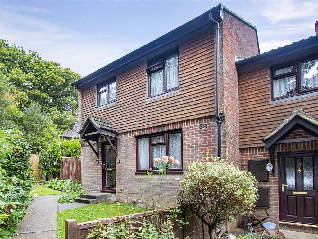 3 bed end terrace house for sale in Stone Cross Road, Crowborough TN6