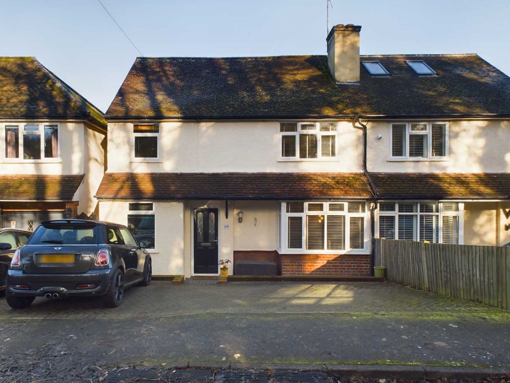 4 bed semidetached house for sale in Stratford Way, Boxmoor HP3, £