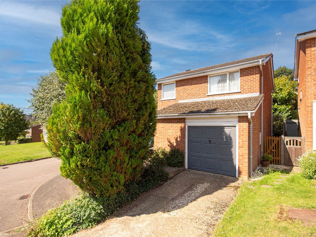 3 bed property for sale in Chiltern Park Avenue, Berkhamsted