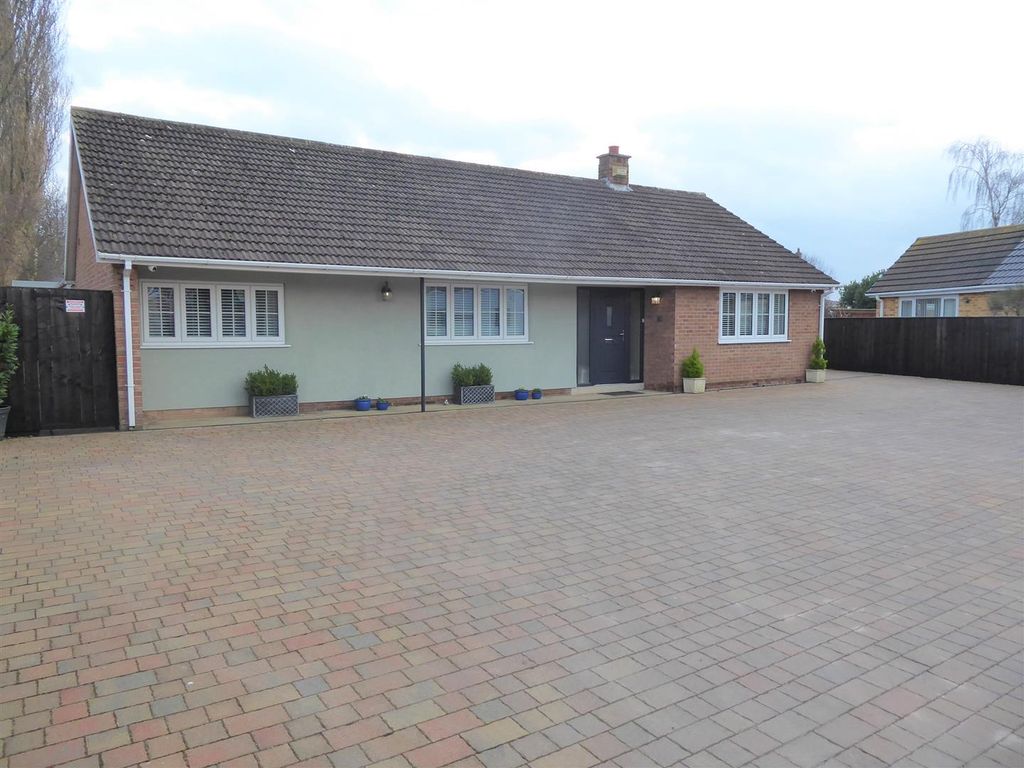 3 bed detached bungalow for sale in Stokesley Road, Brompton