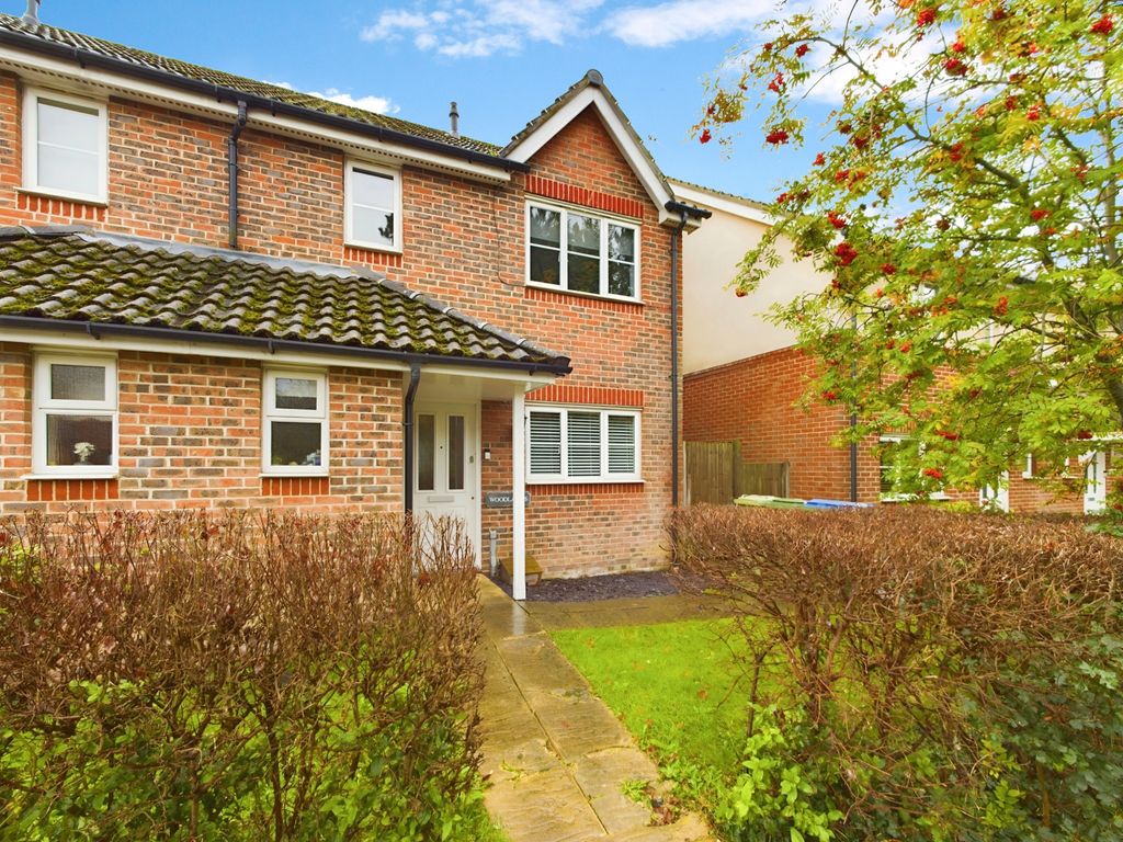 2 bed semidetached house for sale in Hills Farm Lane, Horsham RH12, £