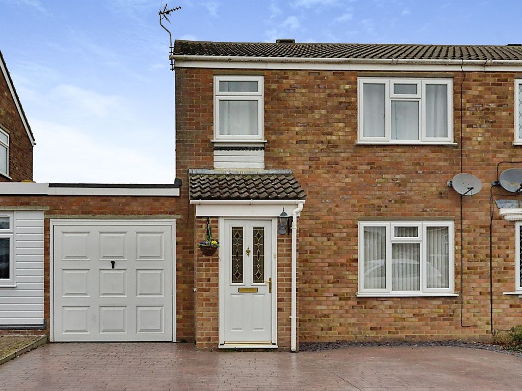 3 bed semidetached house for sale in Winemar Close, Hanslope, Milton