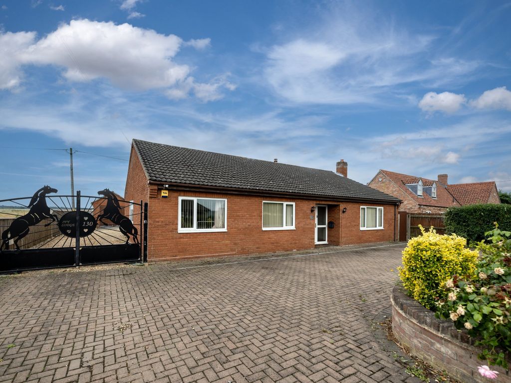 3 bed detached bungalow for sale in Barroway Drove, Downham Market PE38