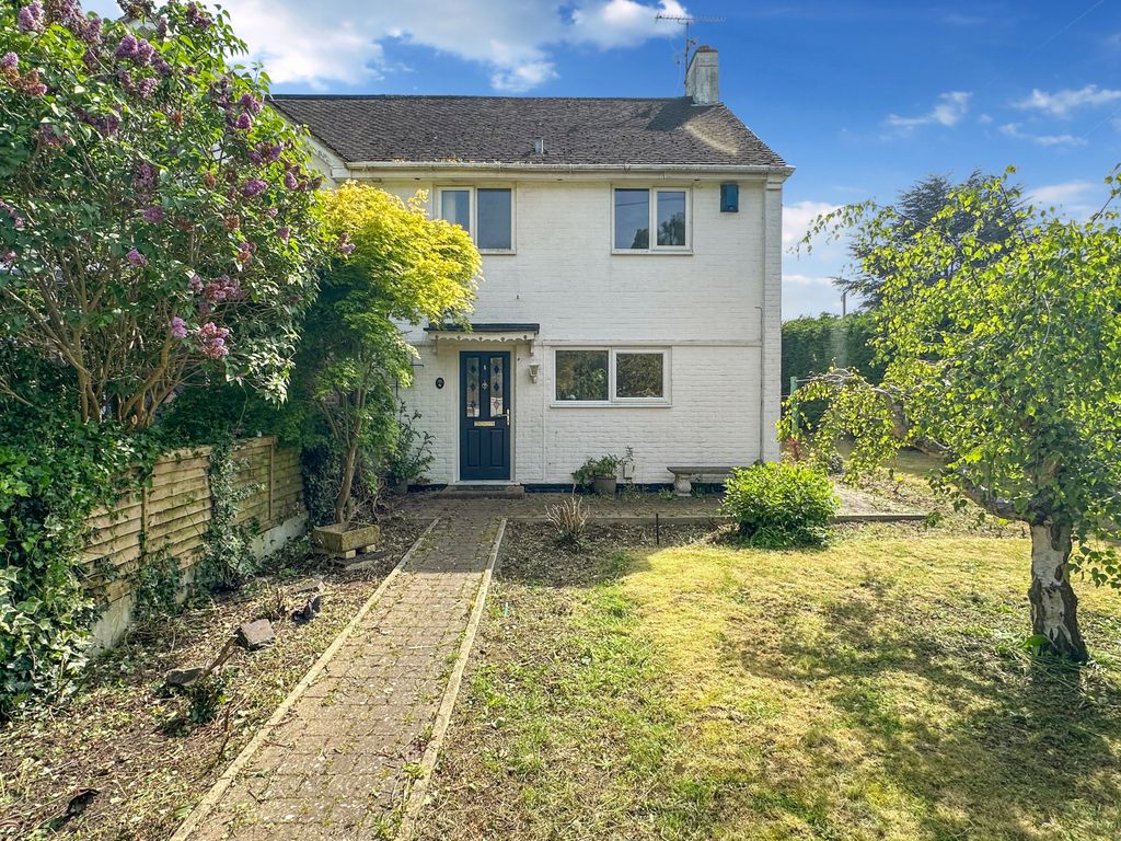 3 bed semidetached house for sale in Hanover Drive, Wigmore, Rainham