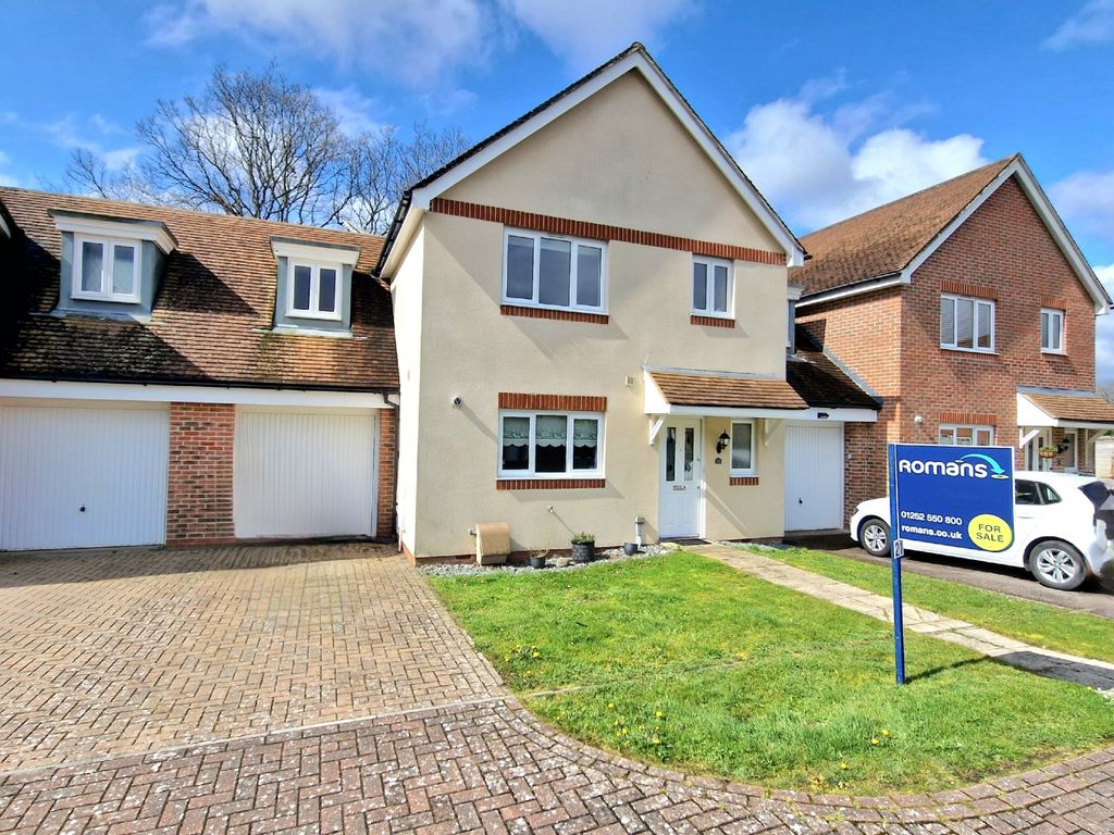 3 bed linkdetached house for sale in Sherrard Way, Mytchett, Camberley GU16, £475,000 Zoopla