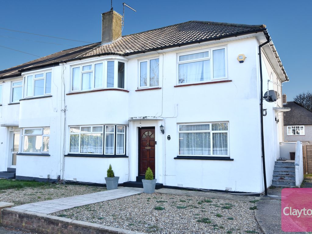 2 bed for sale in Trevellance Way, Watford WD25, £325,000