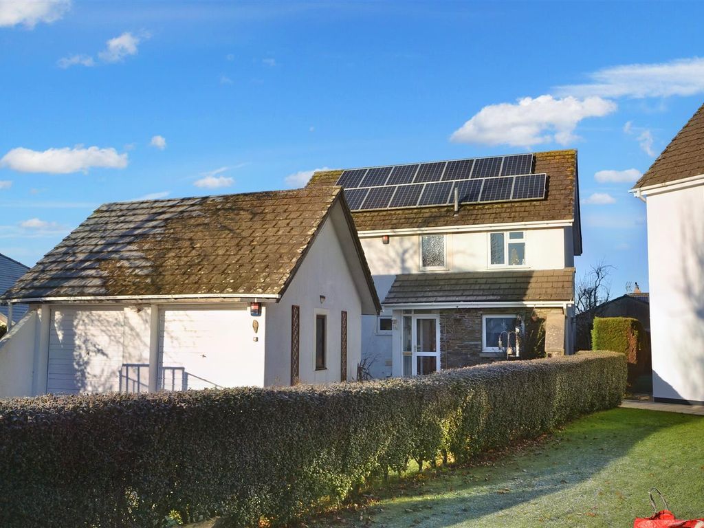 4 bed detached house for sale in Picton Close, Crundale, Haverfordwest