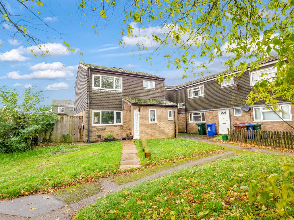 3 bed semidetached house for sale in Leach Road, Bicester OX26, £