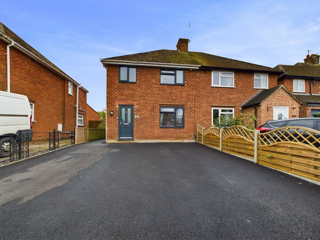 4 bed semidetached house for sale in Randwick Road, Tuffley