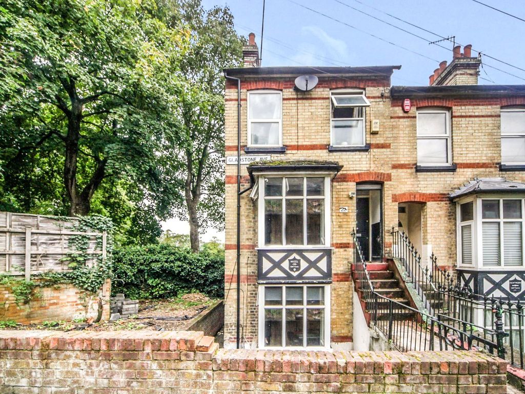 3 bed end terrace house for sale in Gladstone Avenue, Luton