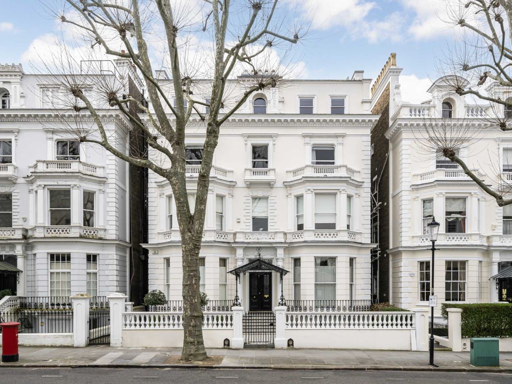 3 bed property to rent in Holland Park, London W11, £7,973 pcm Zoopla
