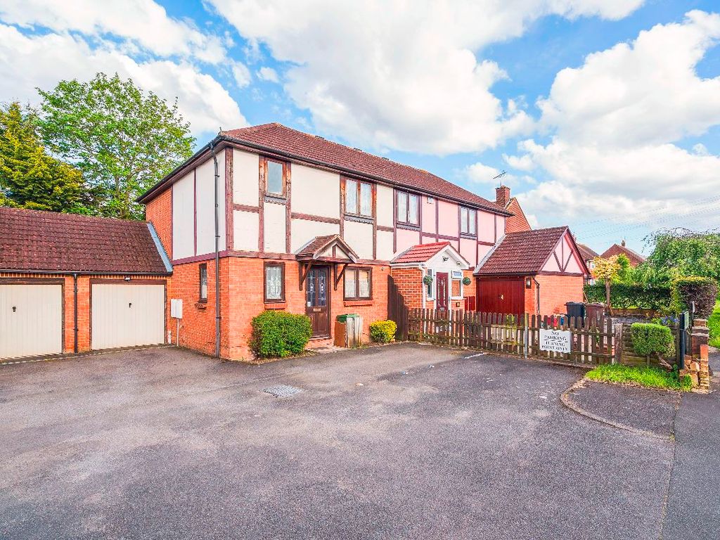 3 bed semidetached house for sale in Grange Mews, Sunbury Road