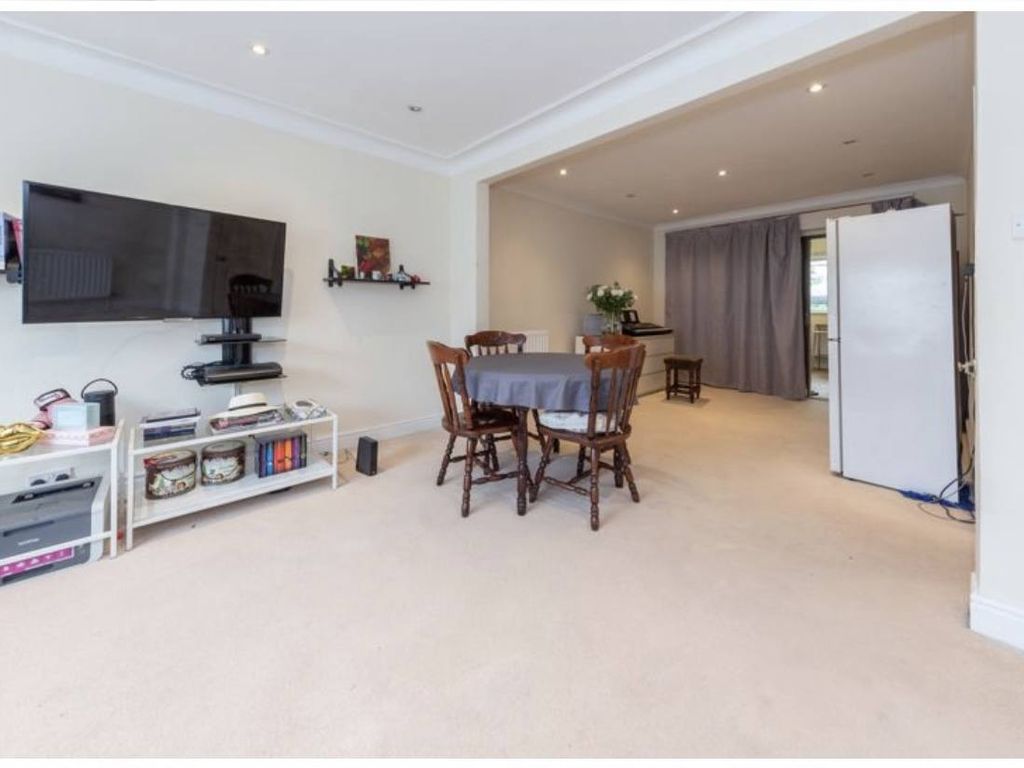 4 bed semidetached house to rent in Orchard Crescent, Edgware HA8, £