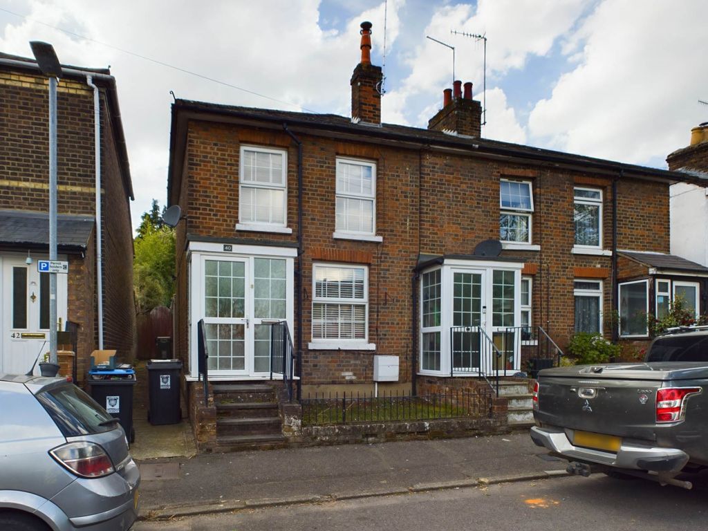 2 bed cottage for sale in Cotterells, Hemel Hempstead HP1, £445,000