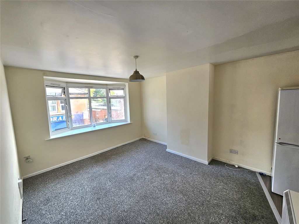 2 bed flat for sale in Rumbridge Street, Totton, Southampton, Hampshire