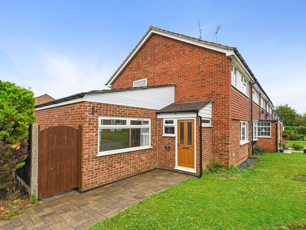 4 bed end terrace house for sale in Moss Path, Galleywood, Chelmsford CM2, £399,995 Zoopla