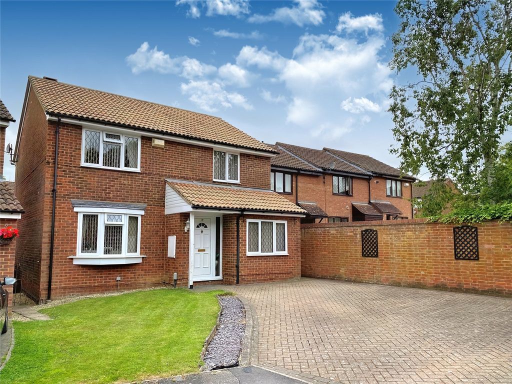 4 bed detached house for sale in Tyburn Close, Grange Park, Swindon