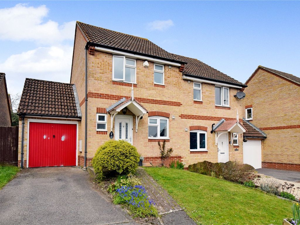 2 bed semidetached house for sale in Marston Drive, Newbury, Berkshire