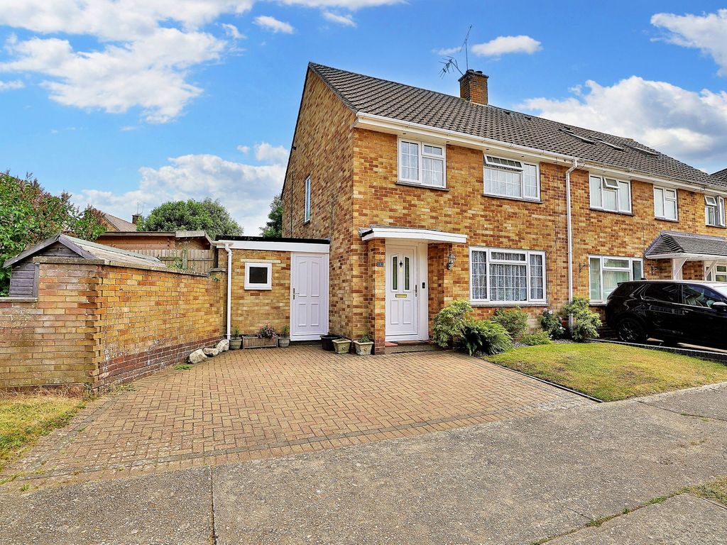 3 bed semidetached house for sale in Butts Bridge Road, Hythe SO45, £