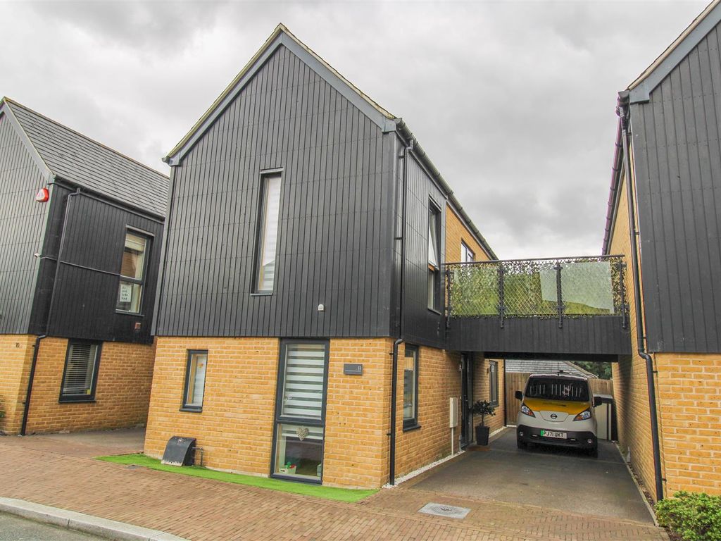 2 bed linkdetached house for sale in Barnsley Wood Rise, Newhall