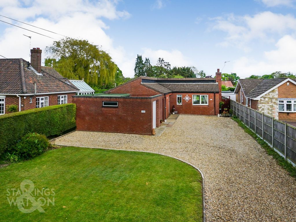 2 bed detached bungalow for sale in The Street, Poringland, Norwich