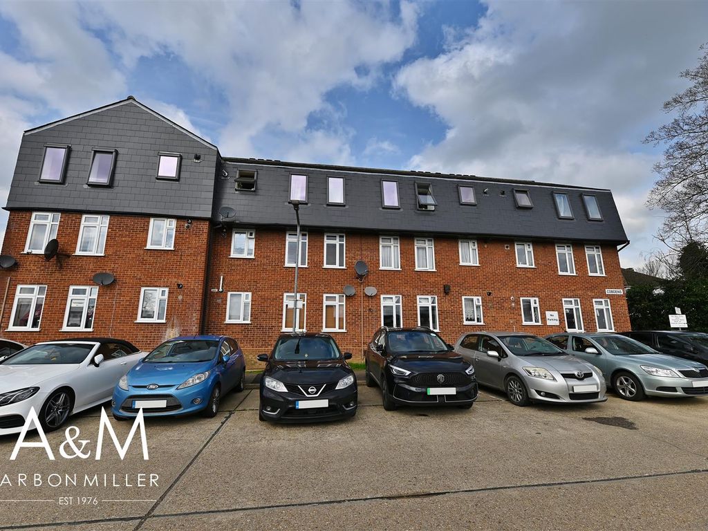 2 bed flat for sale in Limes Avenue, Chigwell IG7, £265,000 Zoopla