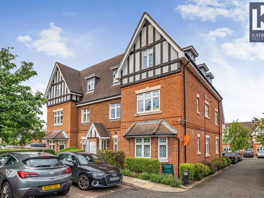 2 bed flat for sale in Churchlands Way, Worcester Park KT4, £365,000