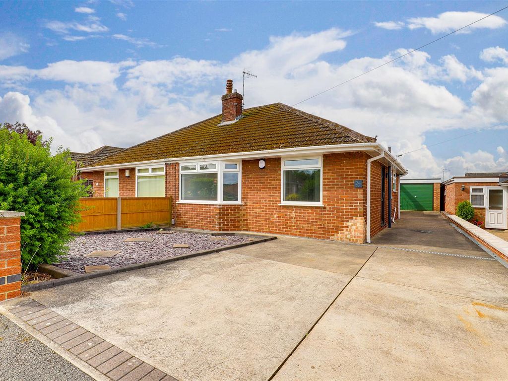 2 bed semidetached bungalow for sale in Eaton Avenue, Arnold
