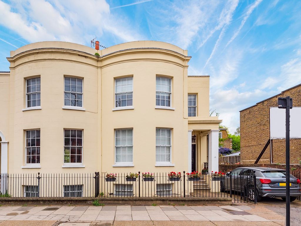 3 bed semidetached house to rent in Goldhawk Road, Stamford Brook