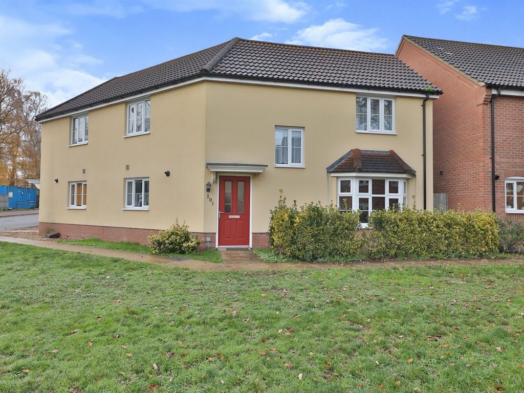 3 bed semidetached house for sale in Washington Drive, Carbrooke