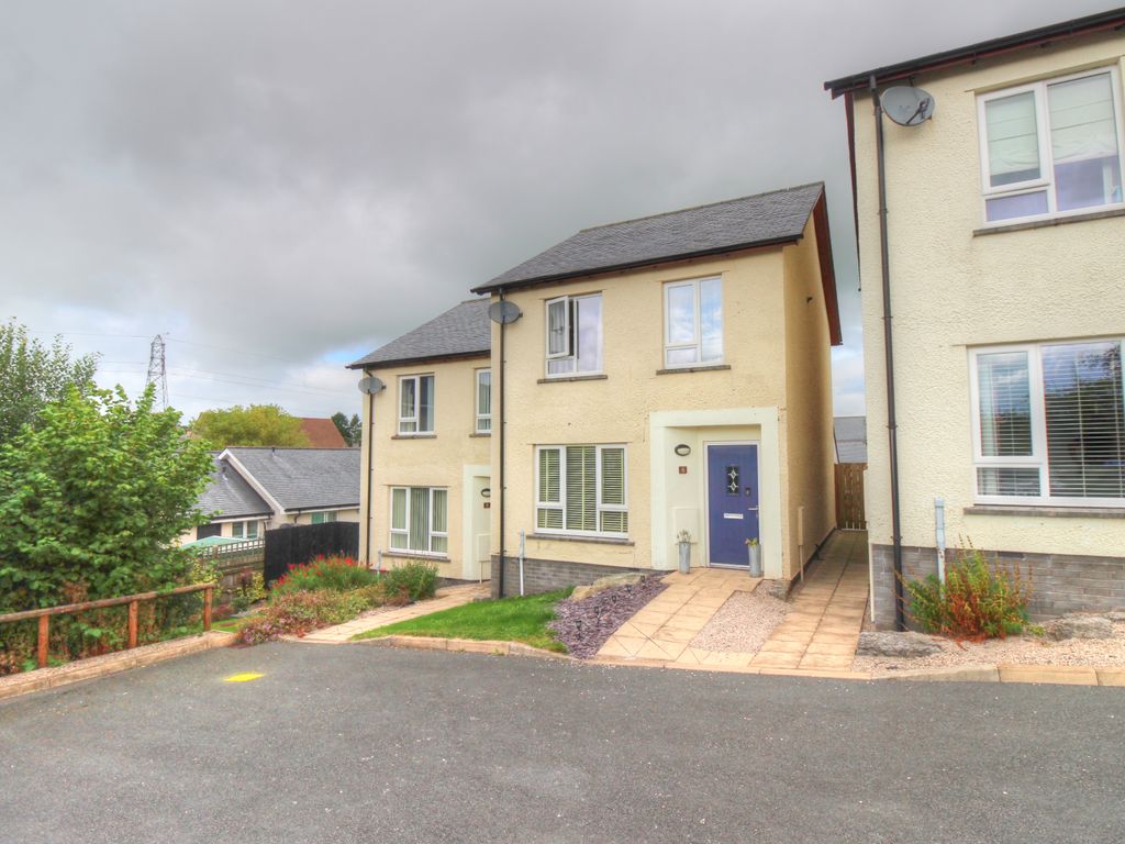 Low Cragg Close, Kendal LA9  