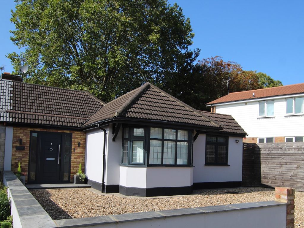 3 bed semidetached bungalow for sale in Bruce Avenue, Shepperton TW17