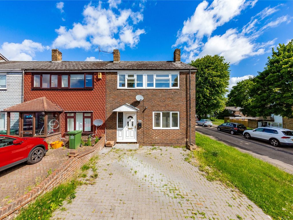 3 bed end terrace house for sale in Great Mistley, Basildon, Essex SS16