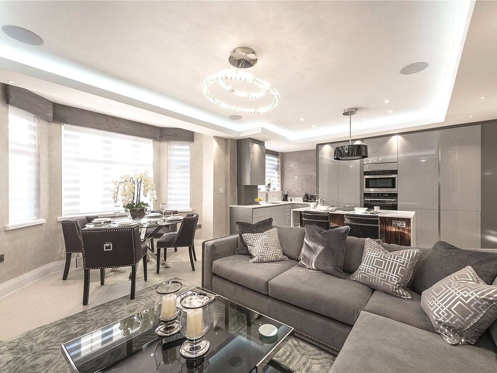 2 bed flat for sale in Wellington Court, 5567 Wellington Road NW8, £