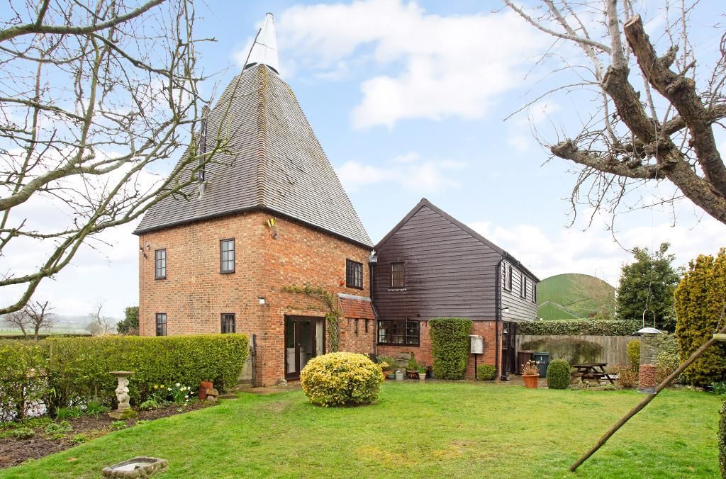 4 bed semidetached house for sale in Rolvenden Road, Tenterden, Kent