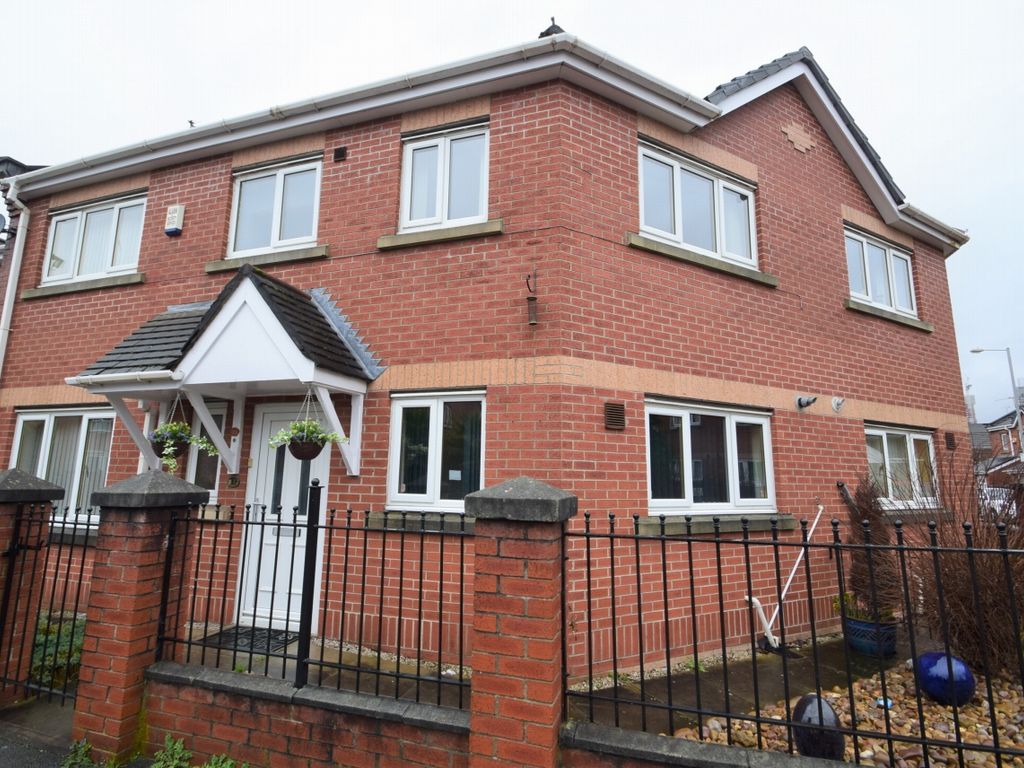 3 bed semidetached house to rent in Warde Street, Hulme, Manchester