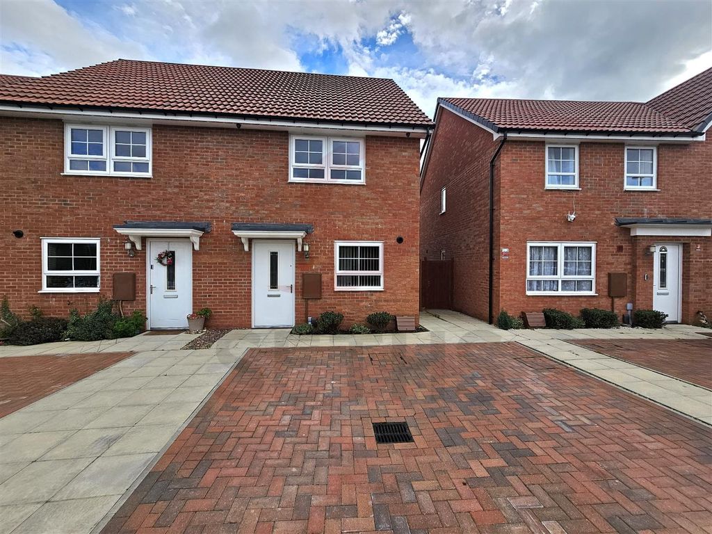 2 bed semidetached house to rent in Broomfield Crescent, Stadium