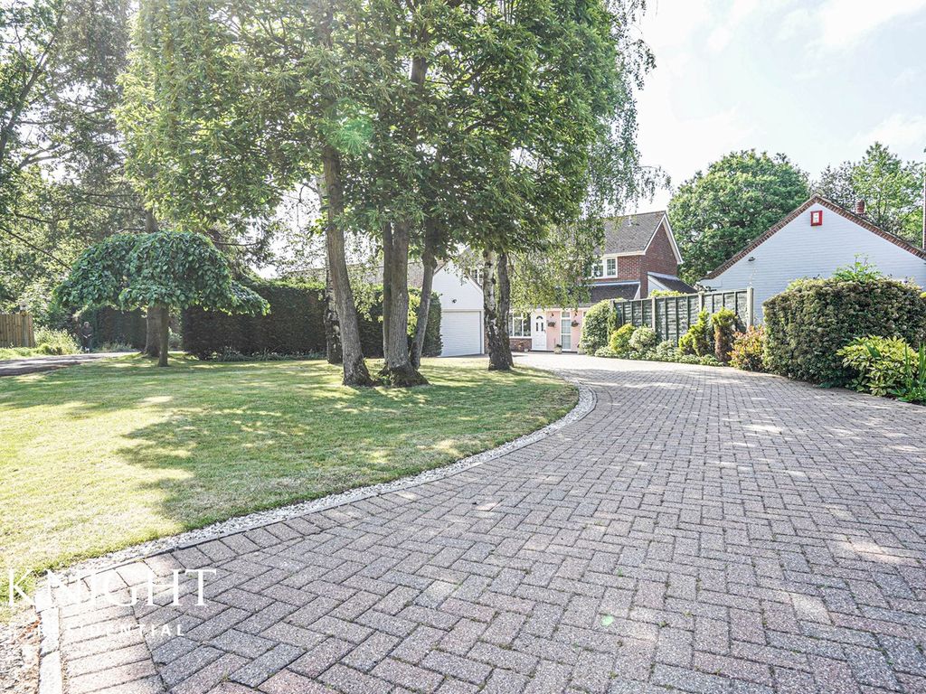 4 bed detached house for sale in Welshwood Park Road, Colchester CO4, £