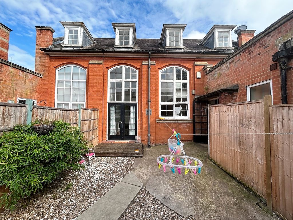 3 bed terraced house for sale in Barnby Road, Newark NG24, £199,500