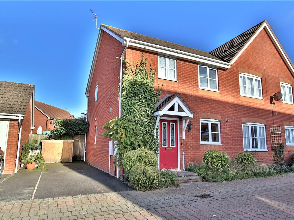 3 bed semidetached house for sale in Davey Road, Northway, Tewkesbury