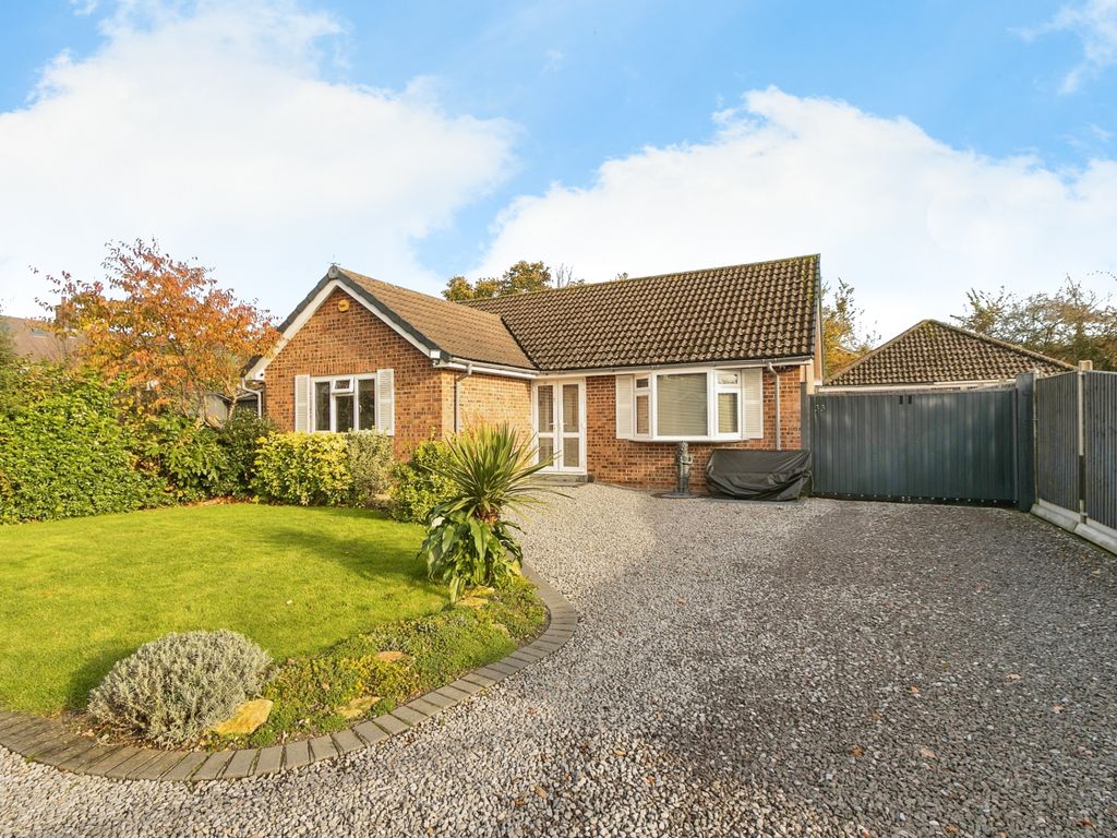 2 bed bungalow for sale in Eastfield Lane, Ringwood, Hampshire BH24, £