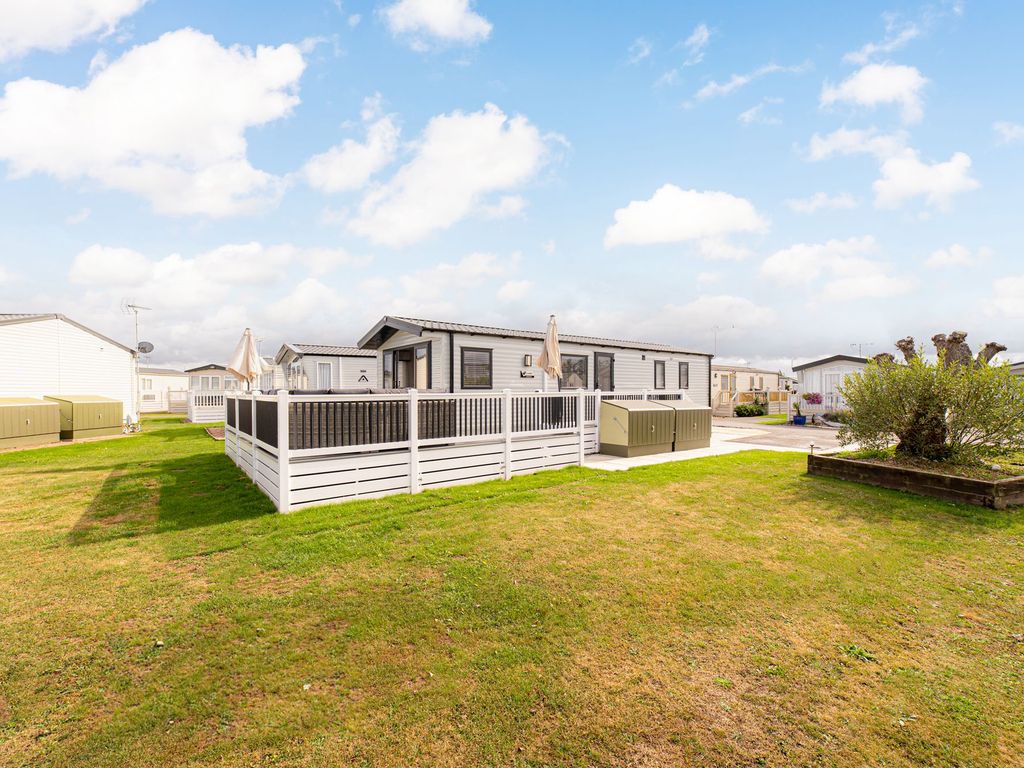 2 bed mobile/park home for sale in Seaview Holiday Park, St John's Rd