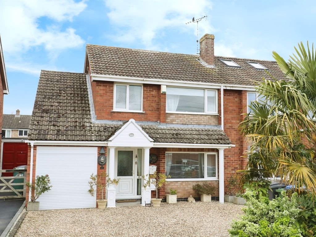 5 bed semidetached house for sale in Huckson Road, Itchington