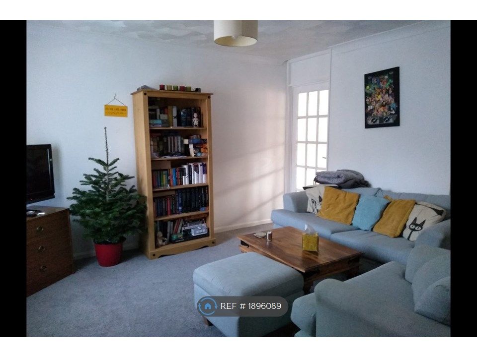 3 bed terraced house to rent in High House Avenue, Wymondham NR18, £900