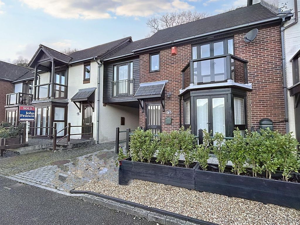 3 bed link detached house for sale in Gaddarn Reach, Neyland, Milford