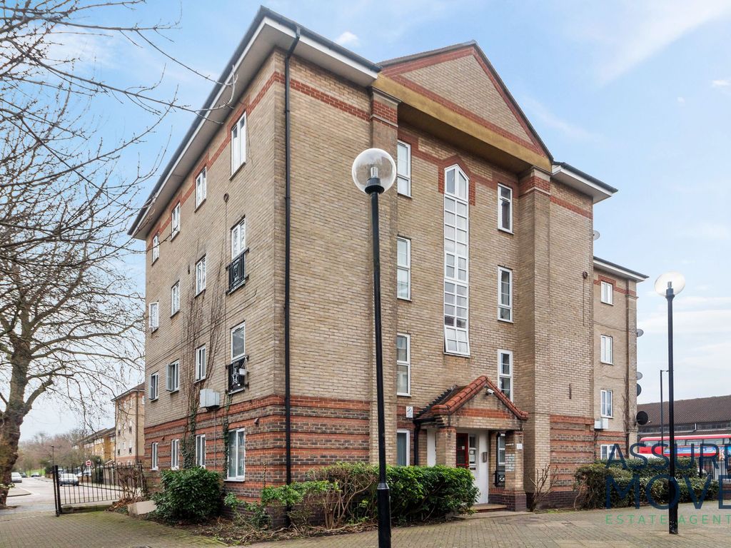 2 bed flat for sale in Tollgate Road, London E6 Zoopla