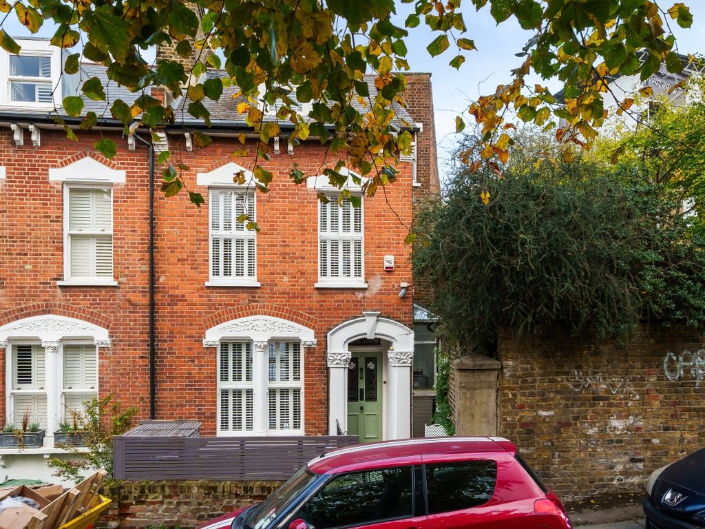 3 bed end terrace house to rent in Dartmouth Hill, London SE10, £3,750