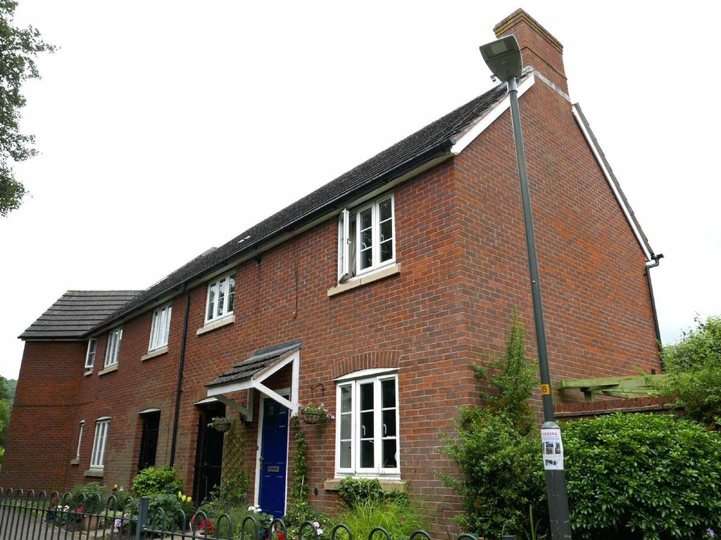2 bed detached house to rent in Castle Stream Court, Dursley GL11, £950