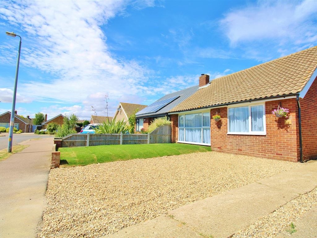 2 bed semidetached bungalow for sale in Sycamore Way, Kirby Cross, FrintonOnSea CO13 Zoopla